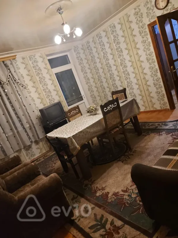 Kirayə verilir 2 otaqlı köhnə tikili 45 m²