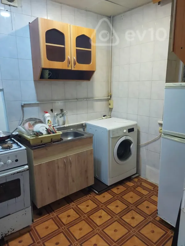 Kirayə verilir 2 otaqlı köhnə tikili 45 m²