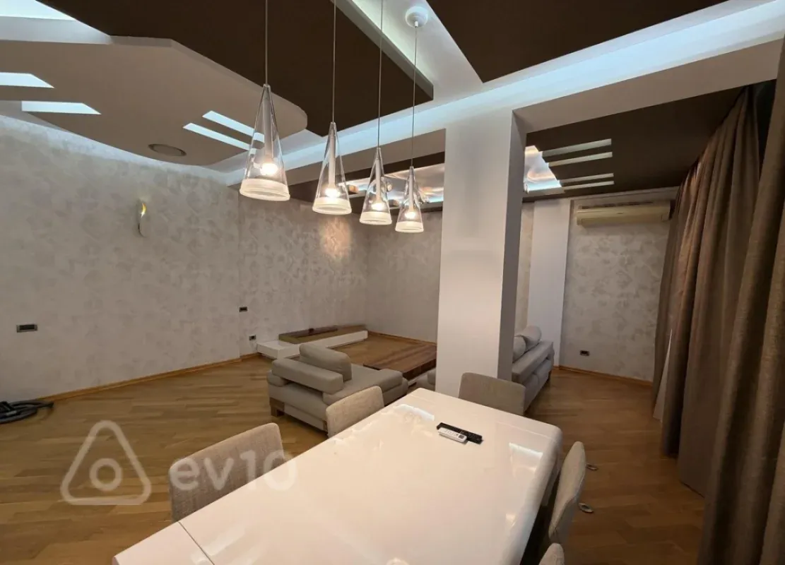 Satılır 3 otaqlı yeni tikili 120 m²