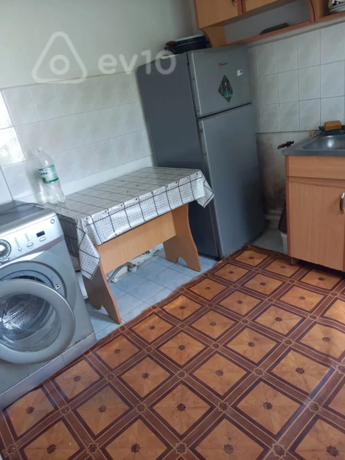 Kirayə verilir 2 otaqlı köhnə tikili 45 m²