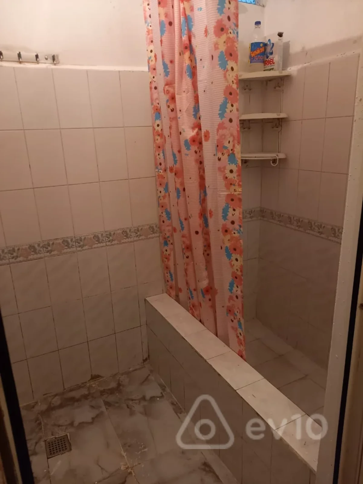 Kirayə verilir 2 otaqlı köhnə tikili 45 m²