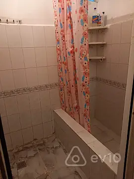 Kirayə verilir 2 otaqlı köhnə tikili 45 m²