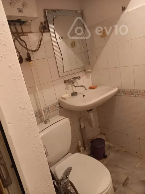 Kirayə verilir 2 otaqlı köhnə tikili 45 m²