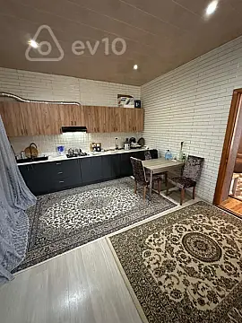 Satılır 7 otaqlı həyət evi 240 m²