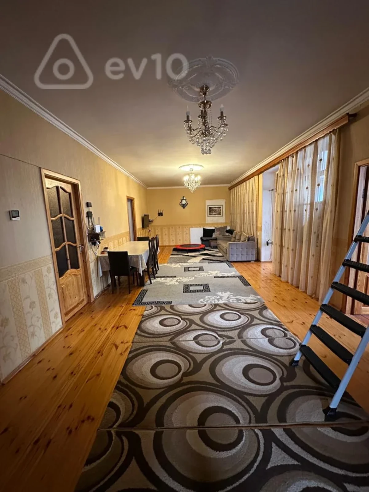 Satılır 7 otaqlı həyət evi 240 m²