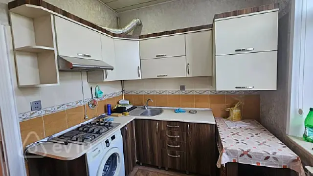 Kirayə verilir 2 otaqlı köhnə tikili 67 m²