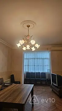 Kirayə verilir 2 otaqlı köhnə tikili 67 m²
