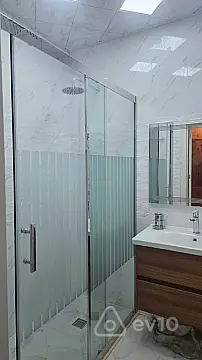 Kirayə verilir 2 otaqlı köhnə tikili 67 m²