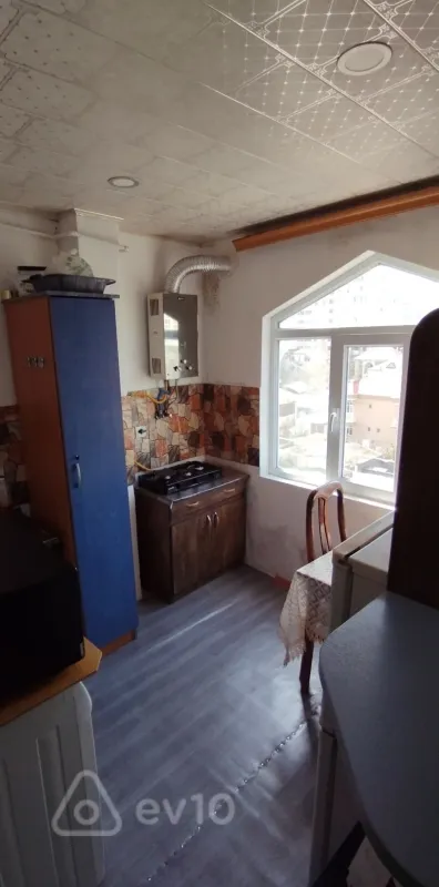 Satılır 3 otaqlı köhnə tikili 80 m²