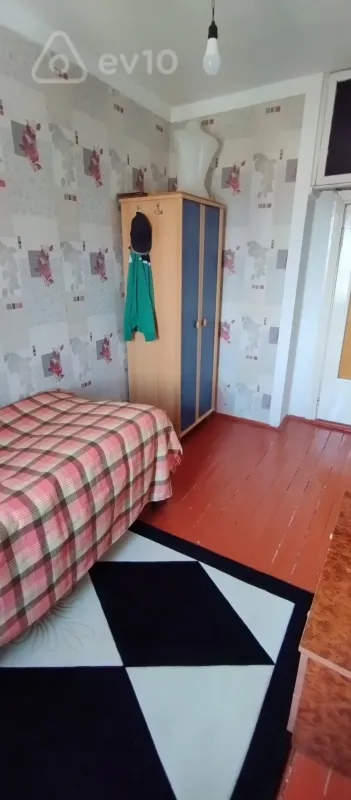 Satılır 3 otaqlı köhnə tikili 80 m²