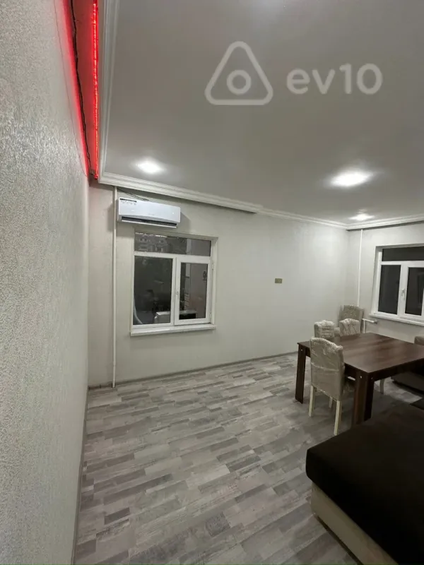 Satılır 2 otaqlı köhnə tikili 45 m²