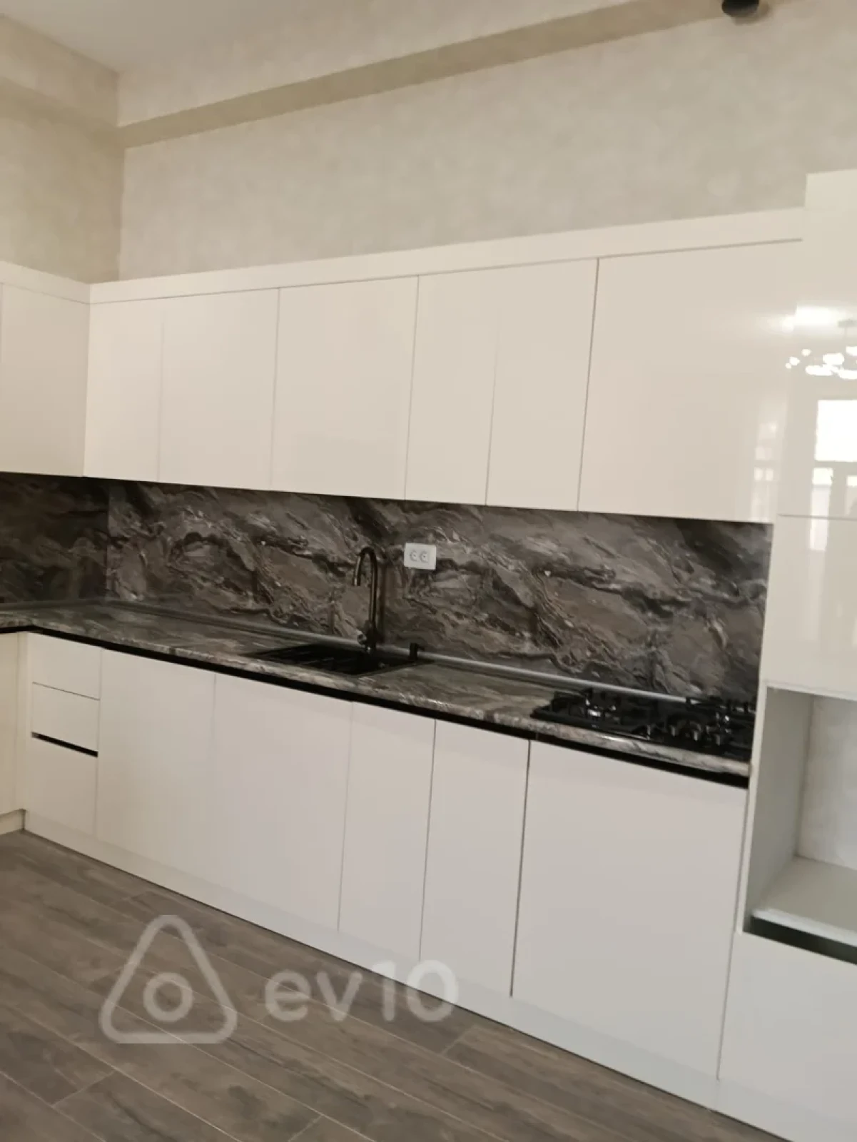 Satılır 2 otaqlı yeni tikili 82 m²