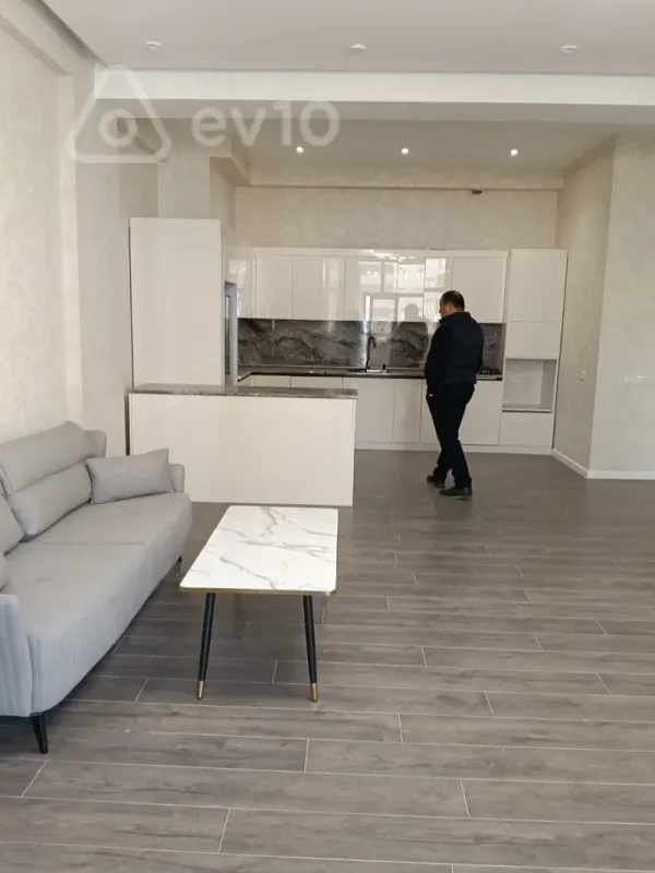 Satılır 2 otaqlı yeni tikili 82 m²