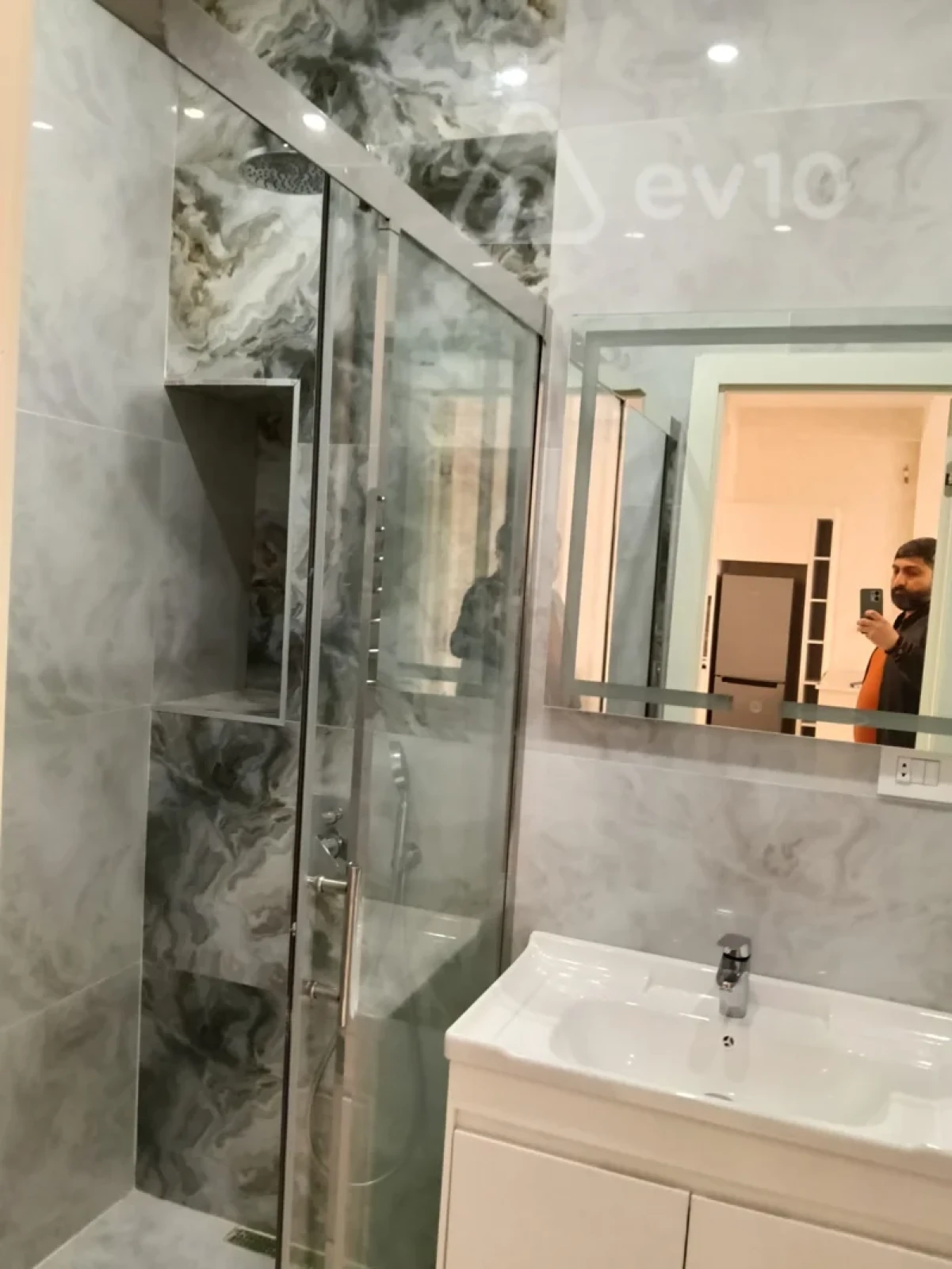 Satılır 2 otaqlı yeni tikili 82 m²