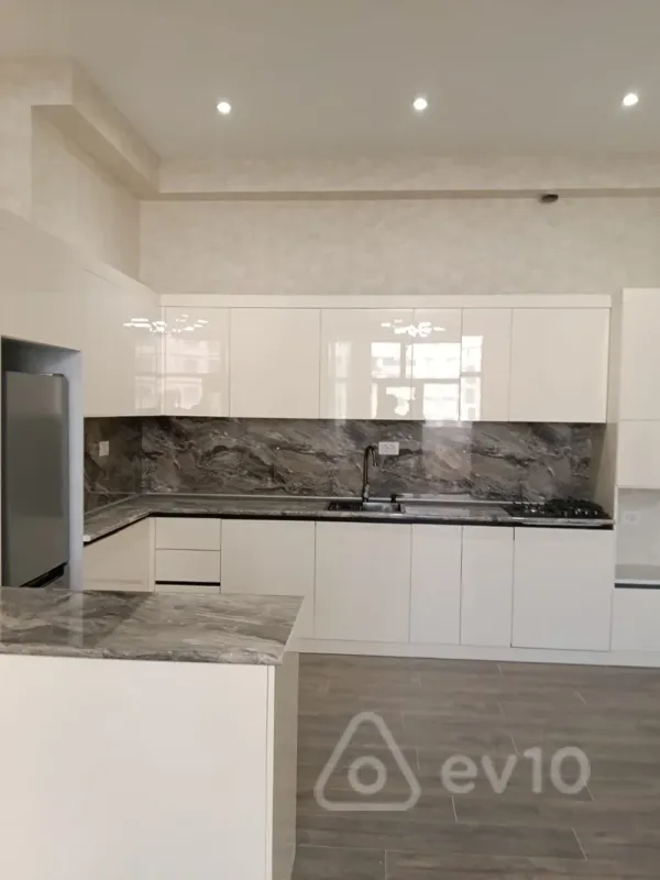 Satılır 2 otaqlı yeni tikili 82 m²