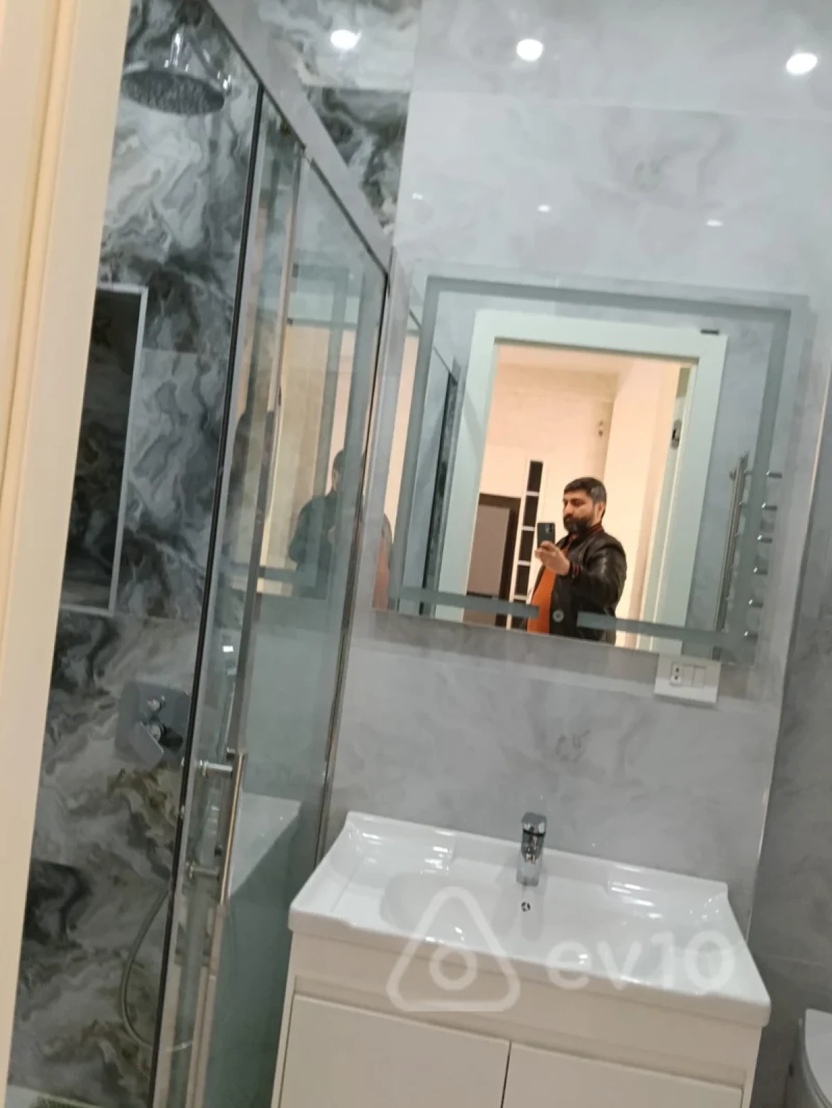 Satılır 2 otaqlı yeni tikili 82 m²