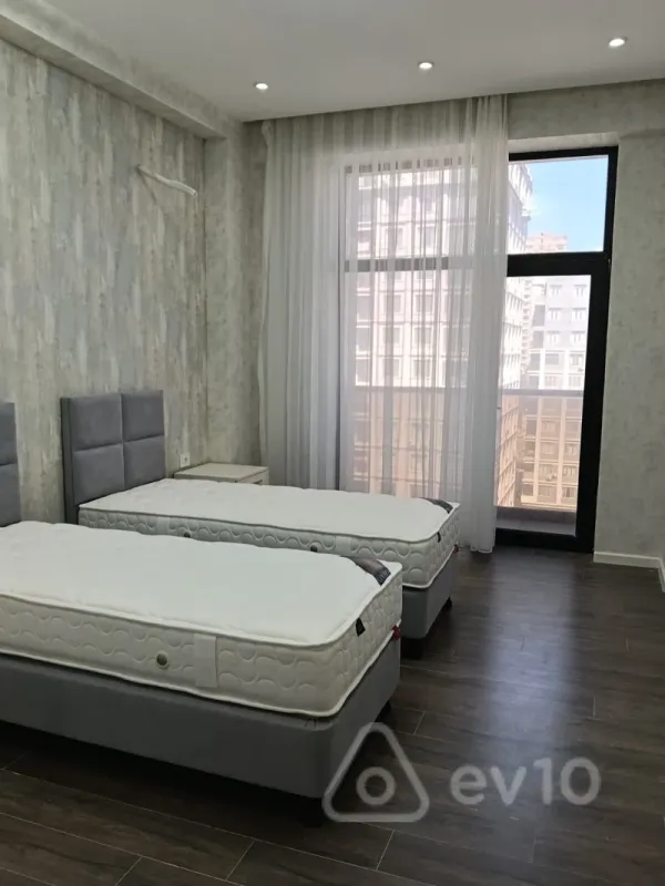 Satılır 2 otaqlı yeni tikili 82 m²