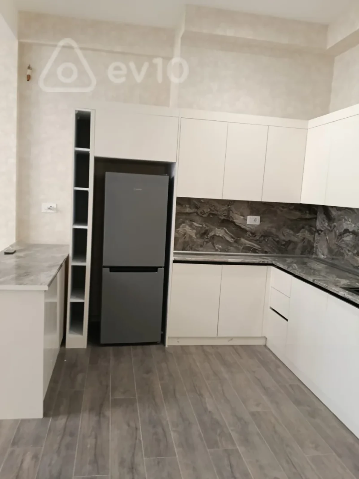 Satılır 2 otaqlı yeni tikili 82 m²