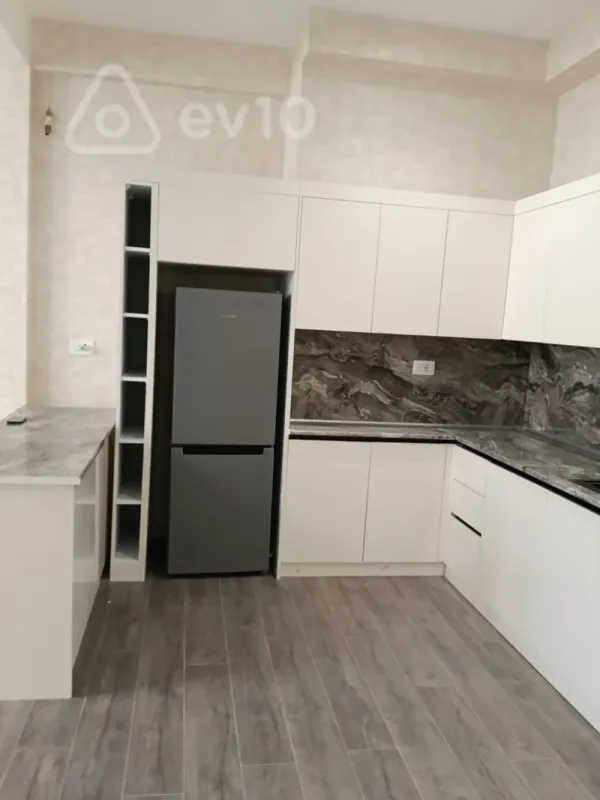 Satılır 2 otaqlı yeni tikili 82 m²
