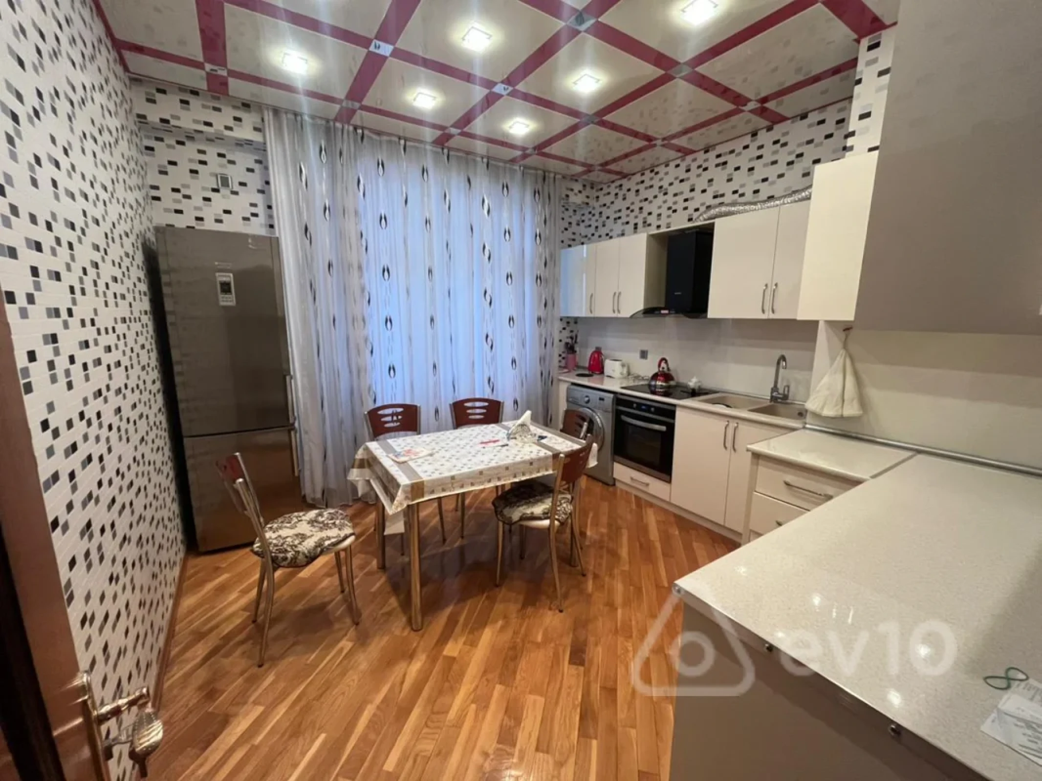 Kirayə verilir 2 otaqlı yeni tikili 85 m²