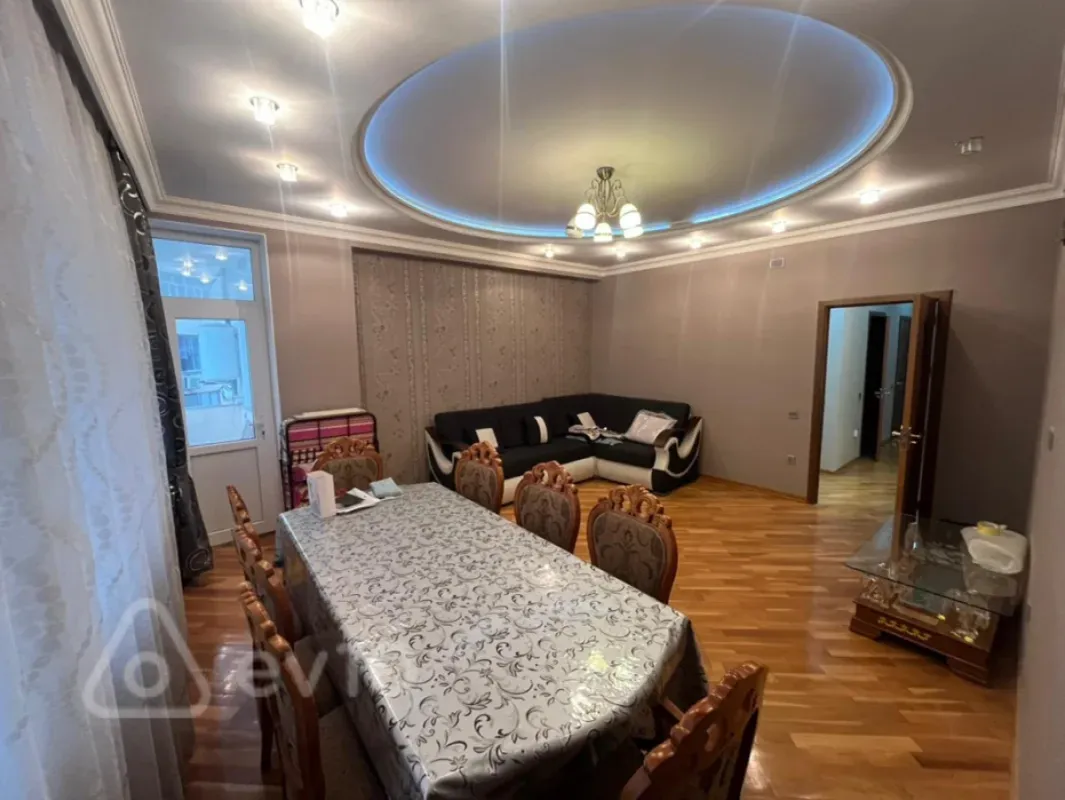 Kirayə verilir 2 otaqlı yeni tikili 85 m²