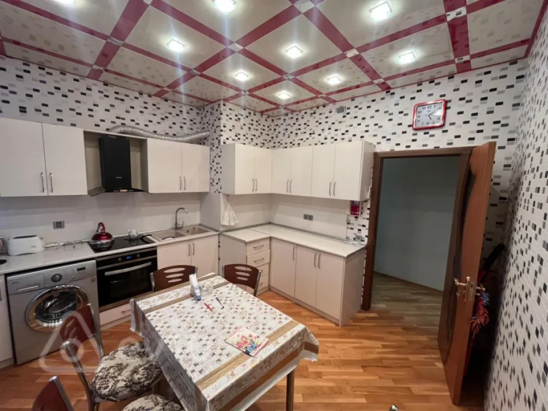 Kirayə verilir 2 otaqlı yeni tikili 85 m²