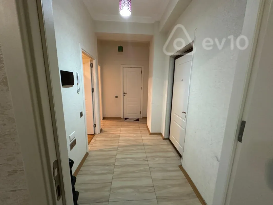 Kirayə verilir 2 otaqlı yeni tikili 65 m²