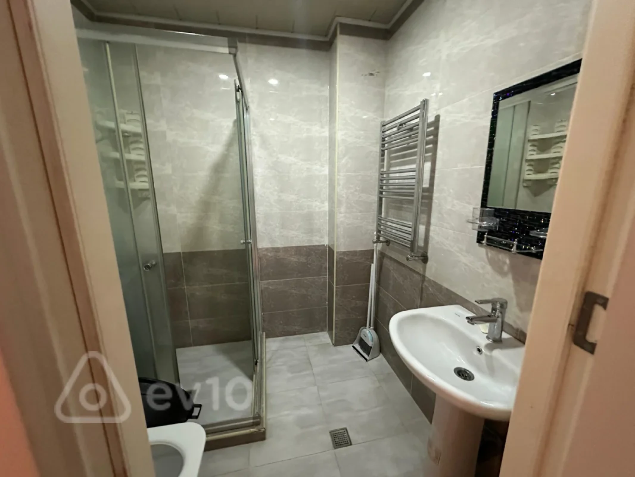 Kirayə verilir 2 otaqlı yeni tikili 65 m²