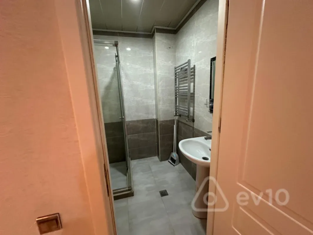 Kirayə verilir 2 otaqlı yeni tikili 65 m²