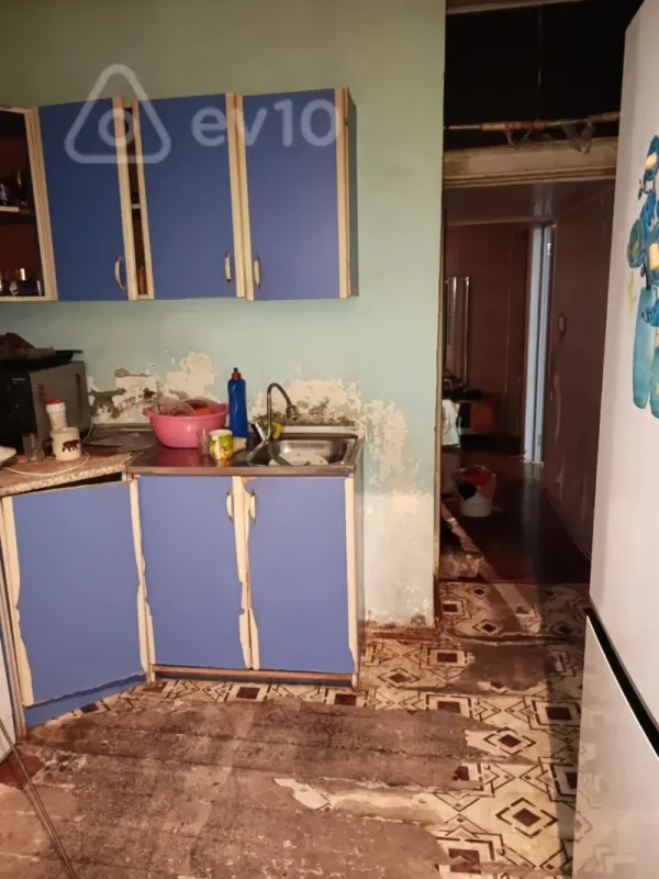 Satılır 3 otaqlı köhnə tikili 80 m²