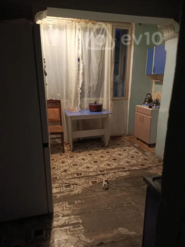 Satılır 3 otaqlı köhnə tikili 80 m²