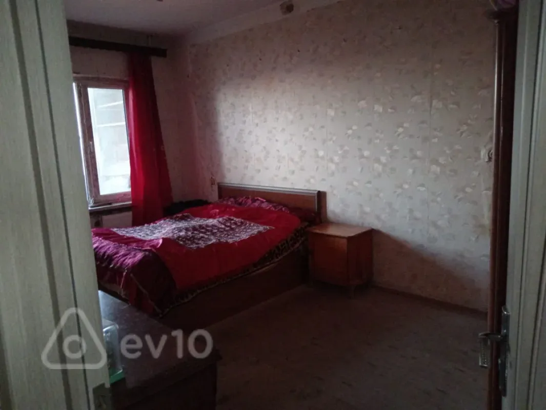 Satılır 3 otaqlı köhnə tikili 80 m²