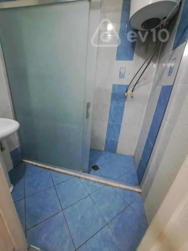 Satılır 2 otaqlı köhnə tikili 65 m²