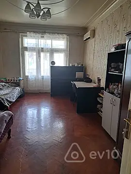 Satılır 2 otaqlı köhnə tikili 65 m²