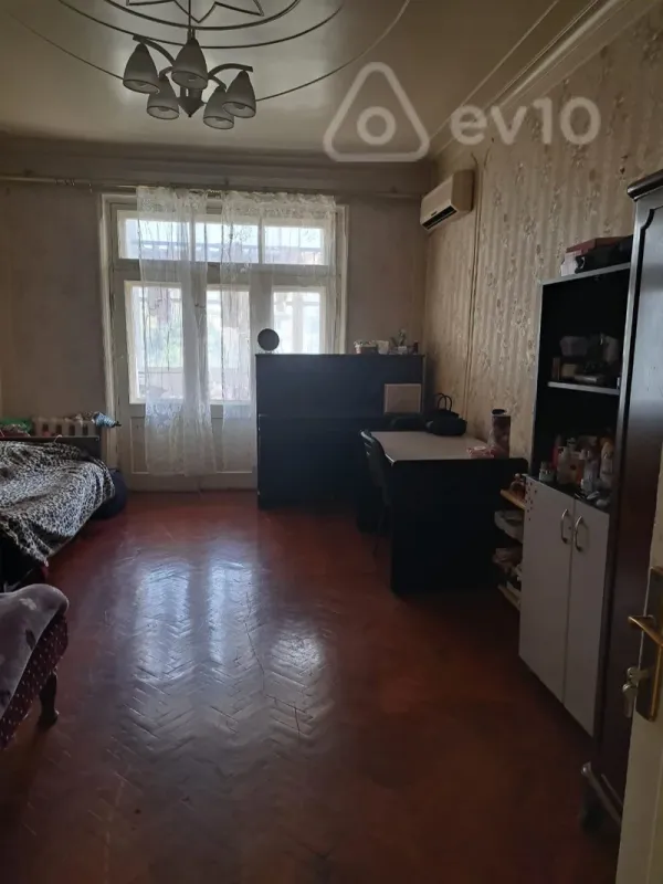 Satılır 2 otaqlı köhnə tikili 65 m²