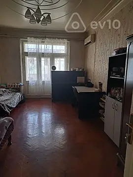 Satılır 2 otaqlı köhnə tikili 65 m²