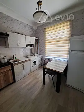 Satılır 2 otaqlı köhnə tikili 65 m²