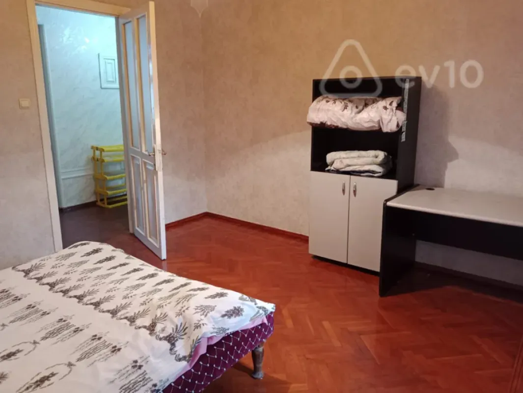 Satılır 2 otaqlı köhnə tikili 65 m²