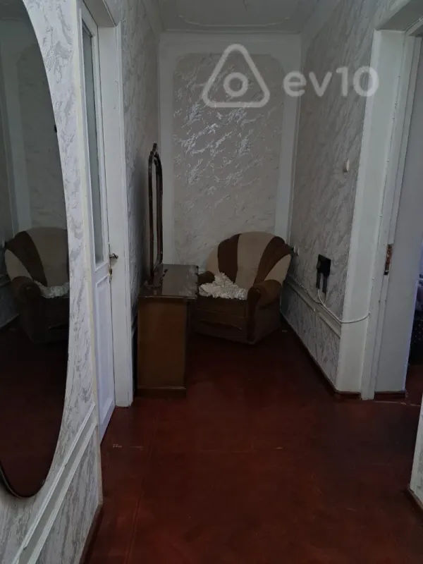 Satılır 2 otaqlı köhnə tikili 65 m²