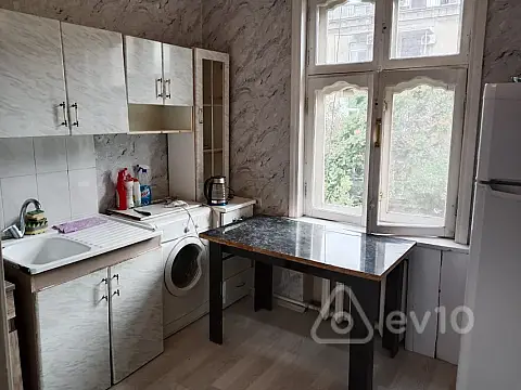 Satılır 2 otaqlı köhnə tikili 65 m²