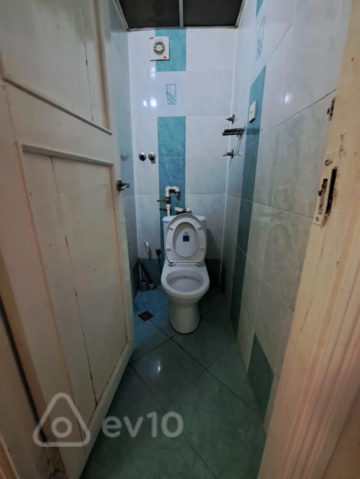 Satılır 2 otaqlı köhnə tikili 65 m²