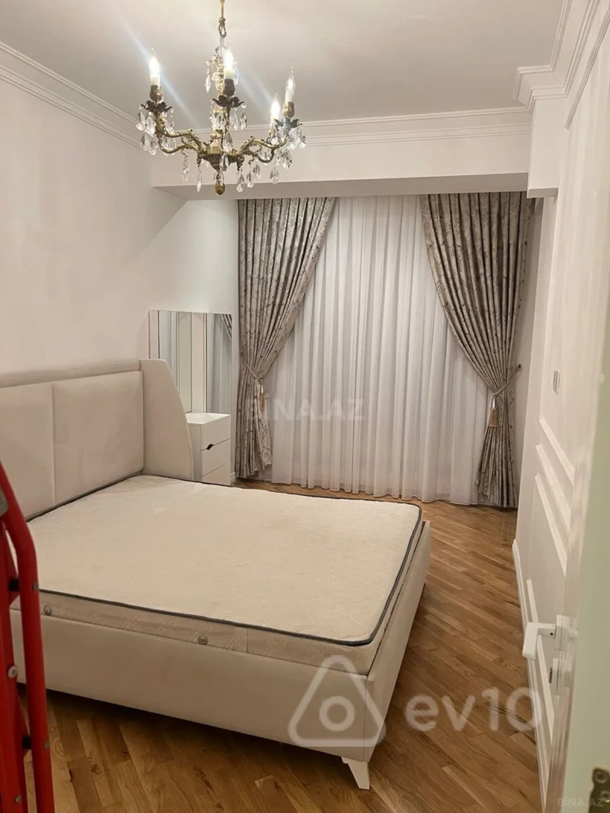 Kirayə verilir 3 otaqlı yeni tikili 87 m²
