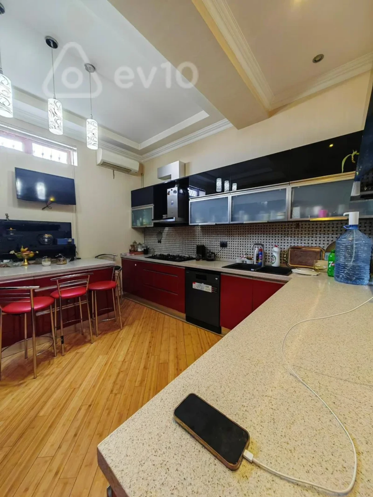 Kirayə verilir 2 otaqlı yeni tikili 150 m²