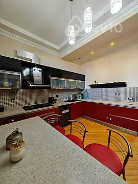 Kirayə verilir 2 otaqlı yeni tikili 150 m²