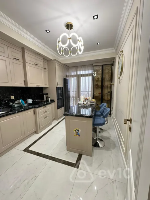 Satılır 3 otaqlı yeni tikili 115 m²