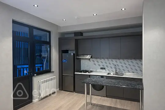 Kirayə verilir 3 otaqlı yeni tikili 75 m²