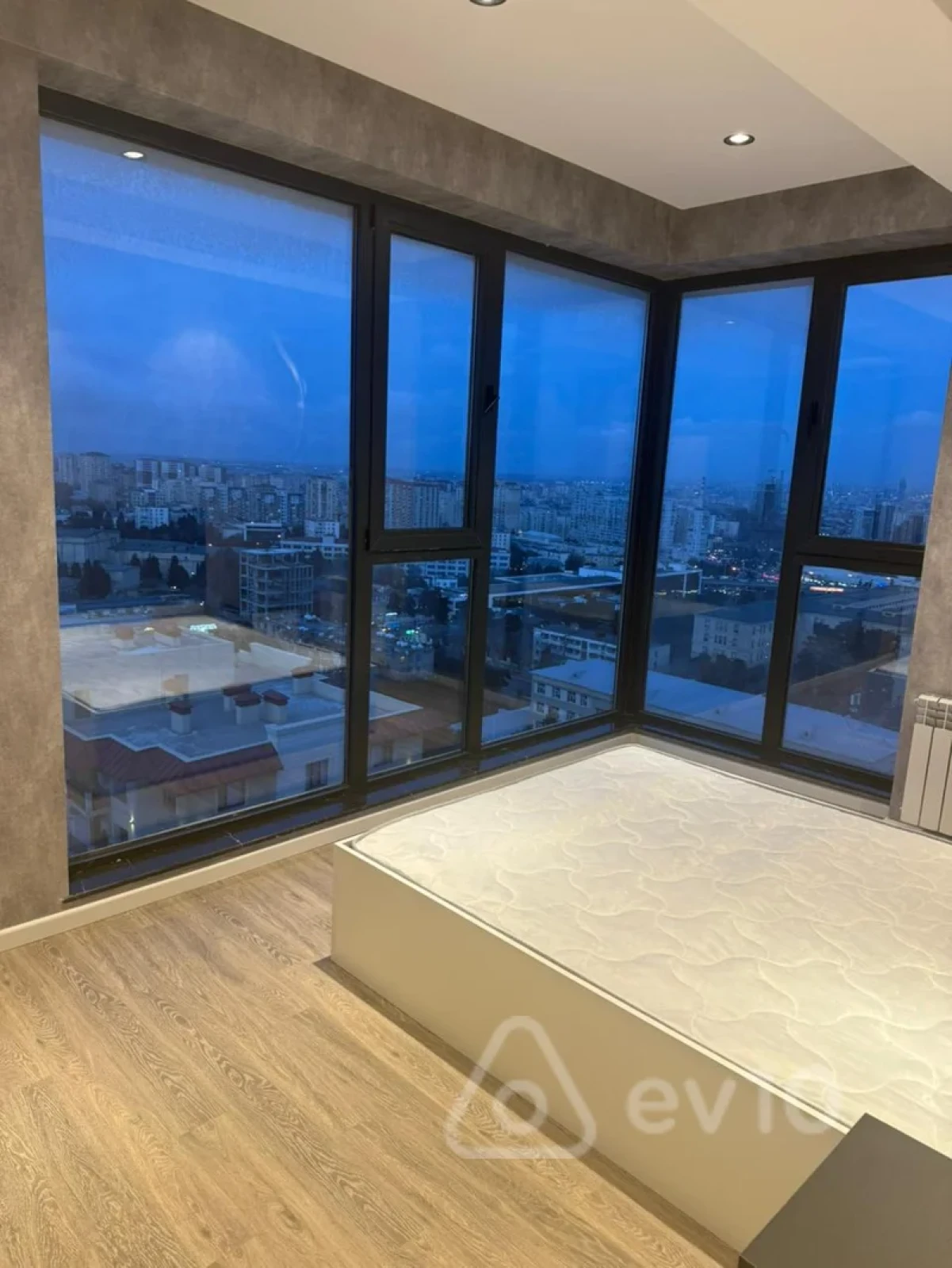 Kirayə verilir 3 otaqlı yeni tikili 75 m²