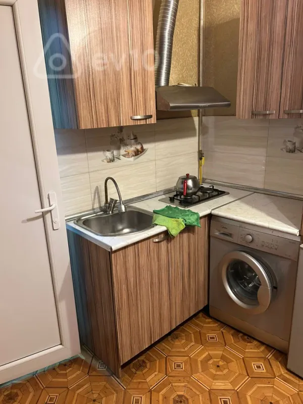Kirayə verilir 1 otaqlı köhnə tikili 38 m²