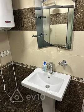 Kirayə verilir 1 otaqlı köhnə tikili 38 m²