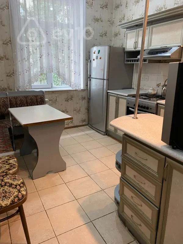 Kirayə verilir 2 otaqlı köhnə tikili 65 m²